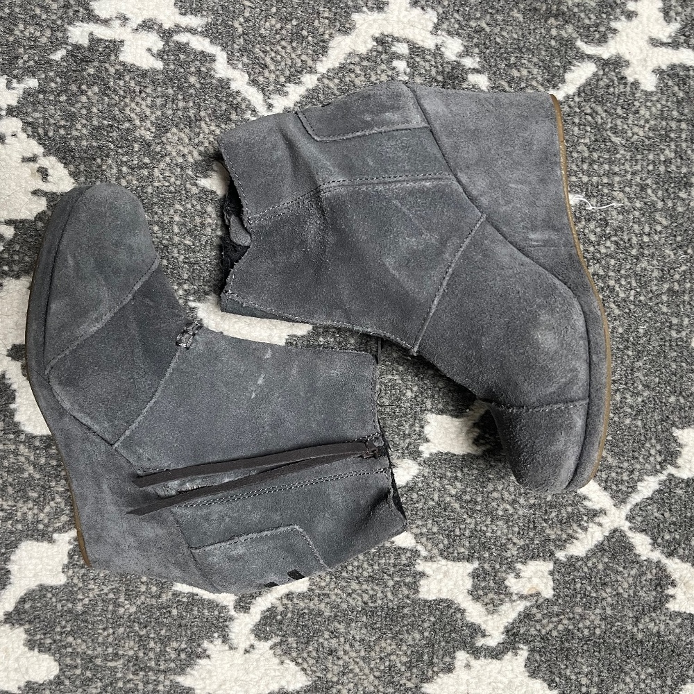 Tom’s Suede Wedge Booties size 6